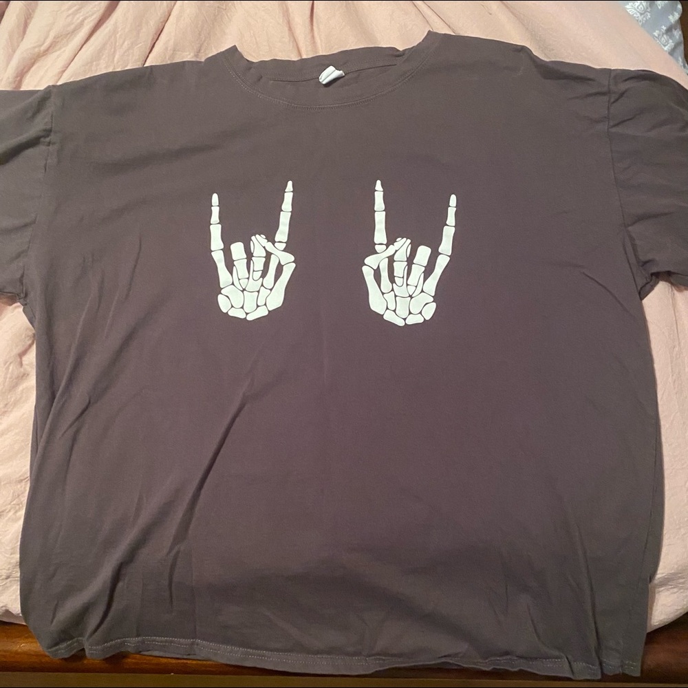 Skeleton rocker hand T-shirt
